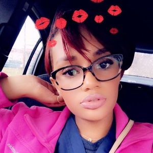 Meet your Posher, Dominique